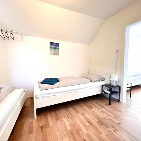 3 Zimmer, 5 Schlafplaetze, Zentral Sued, 4 Min Zur A45, Frei Parken *