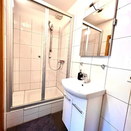 3 Zimmer, 5 Schlafplaetze, Zentral Sued, 4 Min Zur A45, Frei Parken Apartment *