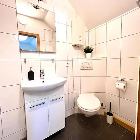 Apartment 3 Zimmer, 5 Schlafplaetze, Zentral Sued, 4 Min Zur A45, Frei Parken *