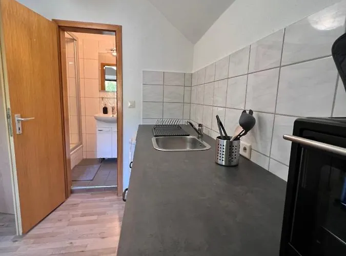 3 Zimmer, 5 Schlafplaetze, Zentral Sued, 4 Min Zur A45, Frei Parken *